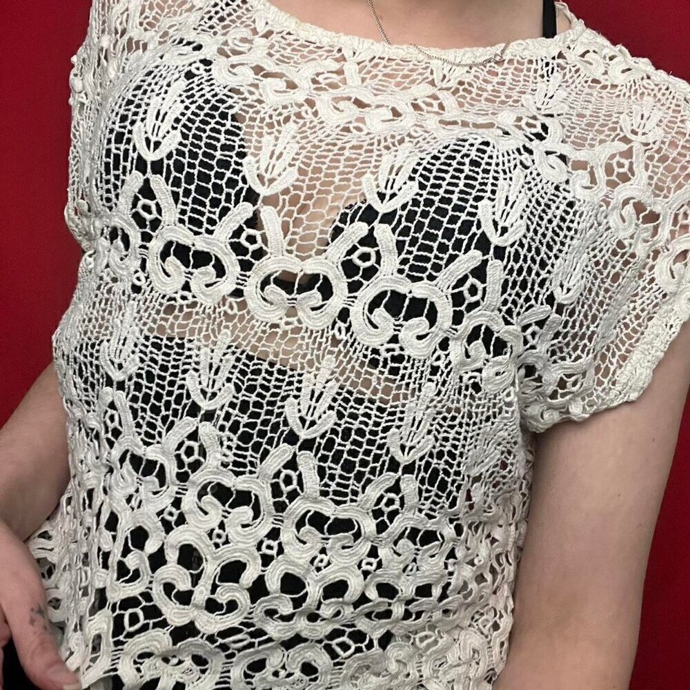 Joe fresh / full lace crochet tee shirt  🤍🤍​​​​​​​​​​​ - Picture 6 of 6